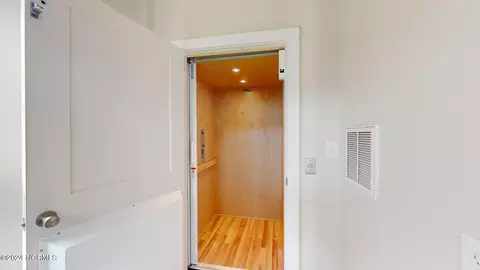 Entry Way - 202 Cedar Ln, Atlantic Beach, NC 28512 photo 3 of 3