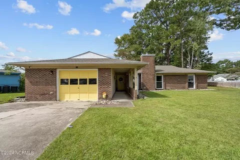 115 Cherrywood Ct, Jacksonville, NC 28546