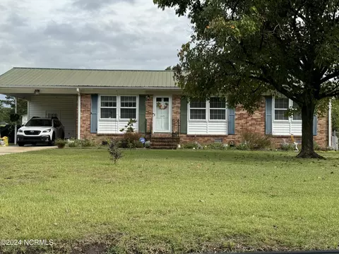 21 Colonial Dr, Jacksonville, NC 28546