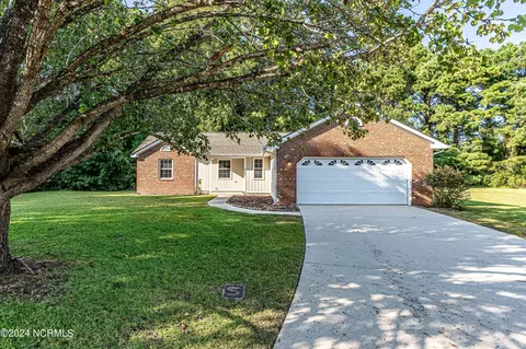 408 Singletree Ct, Jacksonville, NC 28540