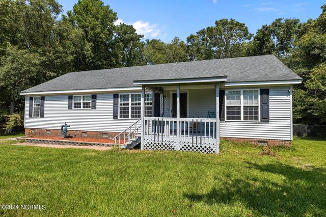 820 Garner Dr, Newport, NC 28570