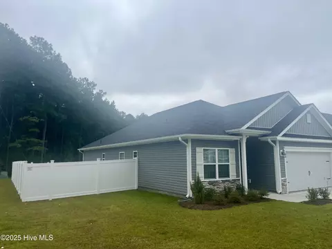 601 Central Park Way, Richlands, NC 28574