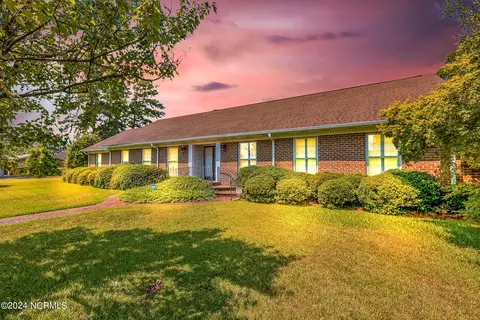 3580 Rosewood Dr, Lumberton, NC 28358