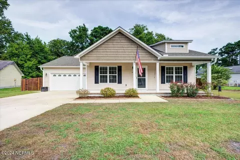 102 Friar Ct, Havelock, NC 28532