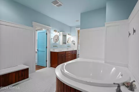 Bath - 317 E Island View Dr, Hampstead, NC 28443 photo 5 of 8