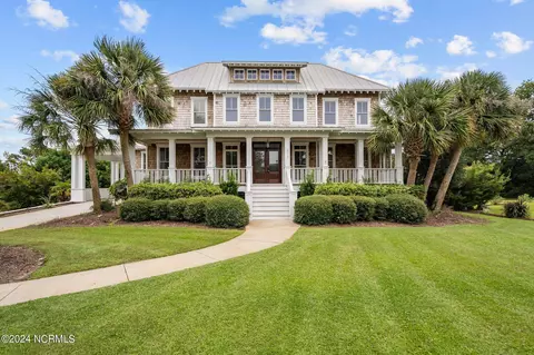 317 E Island View Dr, Hampstead, NC 28443
