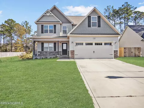 702 Crystal Cove Ct, Sneads Ferry, NC 28460