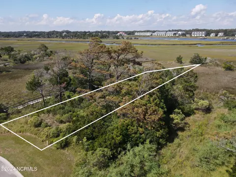 417 E Sixth St, Ocean Isle Beach, NC 28469