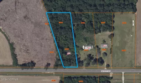 7433 Sam Potts Hwy, Lake Waccamaw, NC 28450