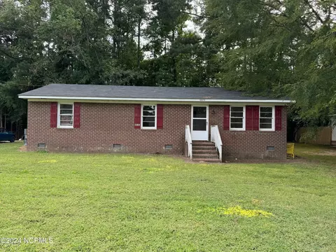 1025 Hazelwood Dr, Rocky Mount, NC 27803