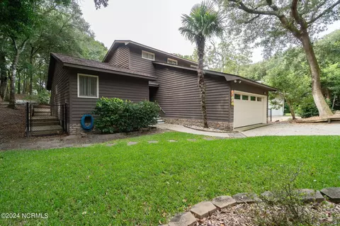 131 Arborvitae Dr, Pine Knoll Shores, NC 28512