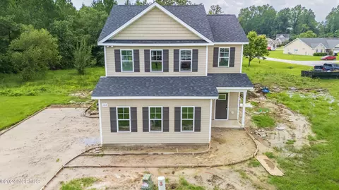 400 Peregrine Ridge Dr, New Bern, NC 28560