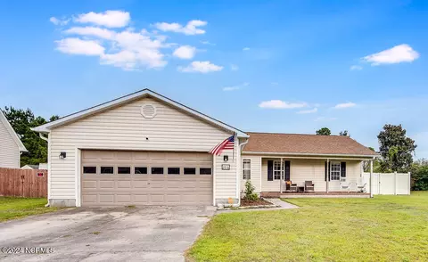 206 Essex Ct, Richlands, NC 28574