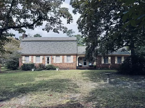 3210 Country Club Rd, Morehead City, NC 28557