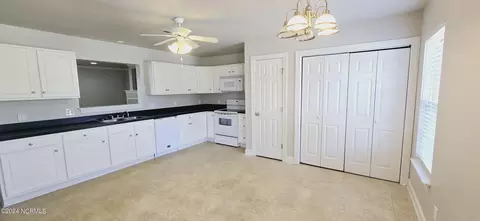4032 Lucerne Ct #B, Winterville, NC 28590 photo 5