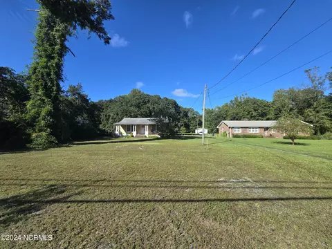 633 Piner Rd, Wilmington, NC 28409
