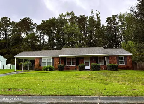 2805 Country Club Rd, Jacksonville, NC 28546