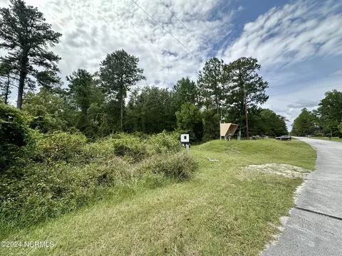 5809 Gondolier Dr, New Bern, NC 28560