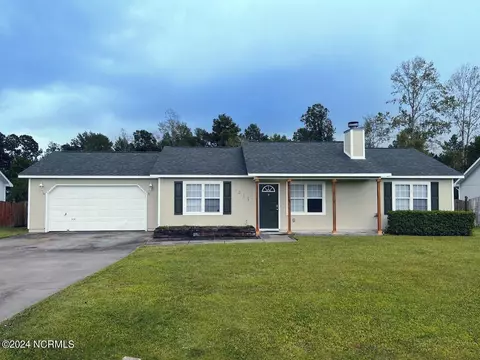 111 Daphne Dr, Hubert, NC 28539