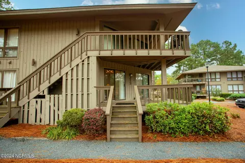 213 Foxkroft Dr, Foxfire Village, NC 27281