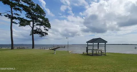 356 Windy Point Rd, Bayboro, NC 28515