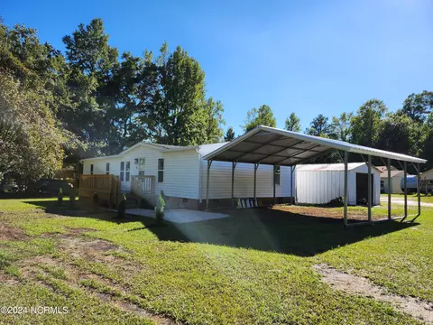 146 Sand Ridge Rd, Hubert, NC 28539
