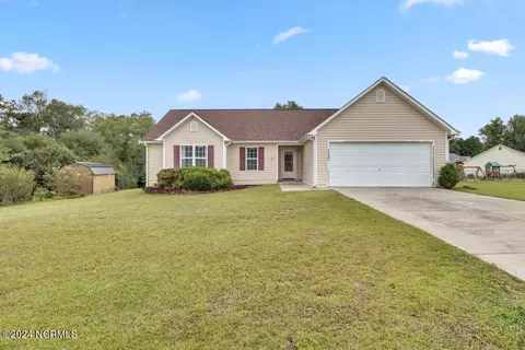 117 Camellia Creek Dr, Richlands, NC 28574