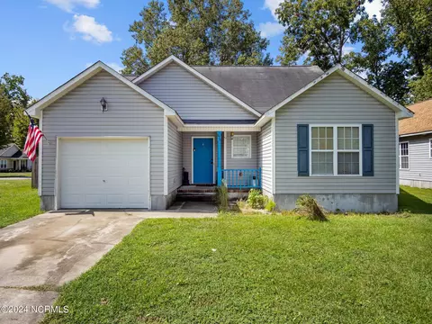 616 Mattocks Ave, Maysville, NC 28555