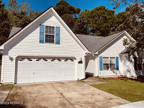 617 Darkwood Dr, Havelock, NC 28532