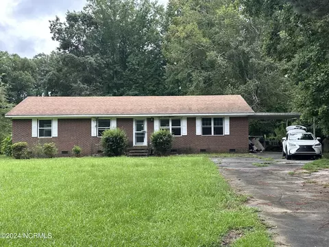 202 Briarwood Ln, New Bern, NC 28560