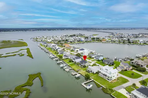207 Pond Dr, Atlantic Beach, NC 28512