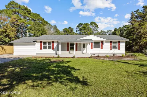 126 English St, Newport, NC 28570
