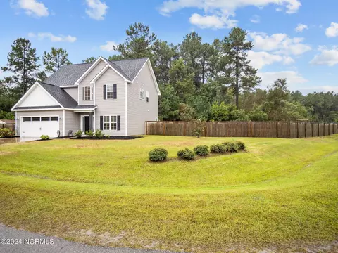 153 Peytons Ridge Dr, Hubert, NC 28539