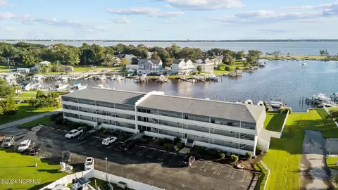 118 Lake Ave #304, Morehead City, NC 28557