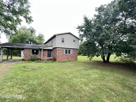 205 E Pinewood St, Roseboro, NC 28382