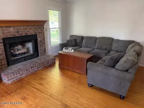 Living - 5679 Edith Rd, Ayden, NC 28513 photo 2 of 4