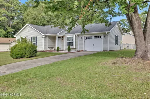 200 Rockledge Ct, Jacksonville, NC 28546