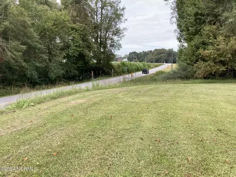 1045 Cedar Point Dr, Williamston, NC 27892 photo 2
