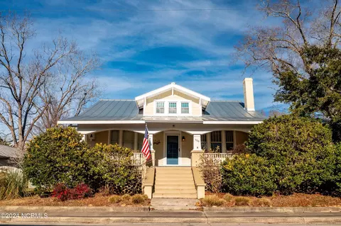 500 Hodges St, Oriental, NC 28571