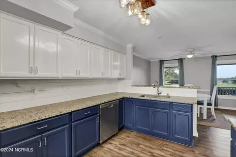 Kitchen - 32 Oak View Ln, Hampstead, NC 28443 photo 2 of 2
