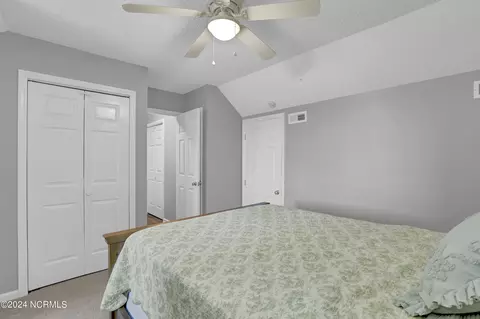 Bedroom - 32 Oak View Ln, Hampstead, NC 28443 photo 4 of 6