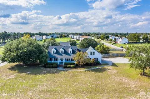32 Oak View Ln, Hampstead, NC 28443