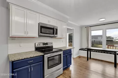 Kitchen - 32 Oak View Ln, Hampstead, NC 28443 photo 1 of 2