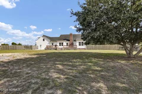 Exterior - 32 Oak View Ln, Hampstead, NC 28443 photo 4 of 8