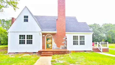 502 Sandy Point Rd, New Bern, NC 28560