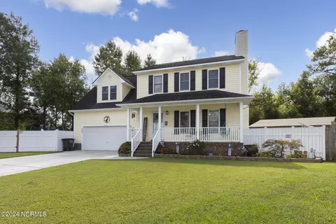 304 Softwood Ct, Jacksonville, NC 28540