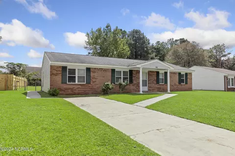 147 White Oak Blvd, Jacksonville, NC 28546