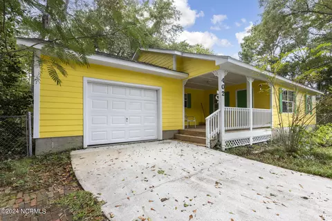 402 Silo Ct, Hubert, NC 28539