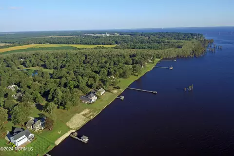 404 Bay Point Dr, Edenton, NC 27932