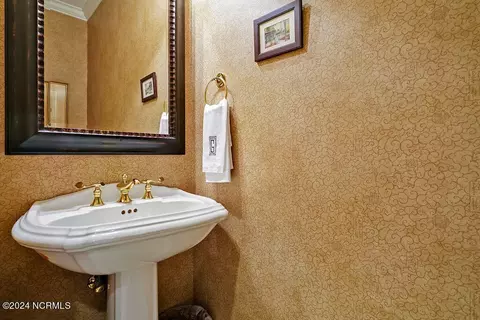 Bath - 100 Drake Rd, Hampstead, NC 28443 photo 5 of 6